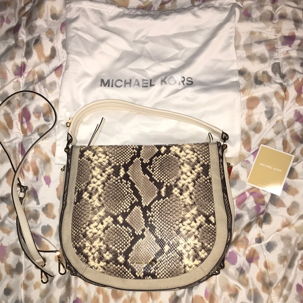MK shoulder/crossbody ๐ - Picture 1 of 16